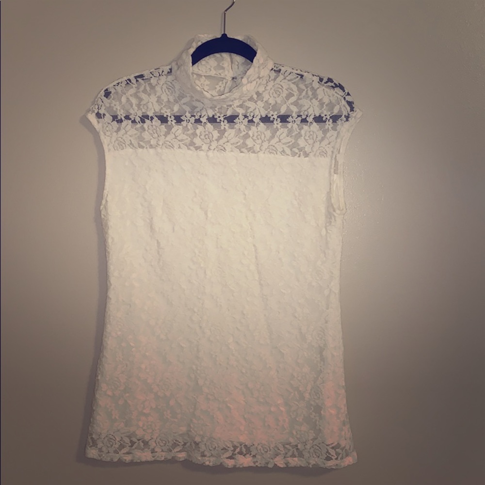 Lace Turtleneck Sleeveless Shirt